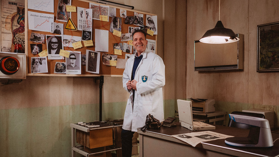 Rob Geus opens Smelly Shoes Reporting Center